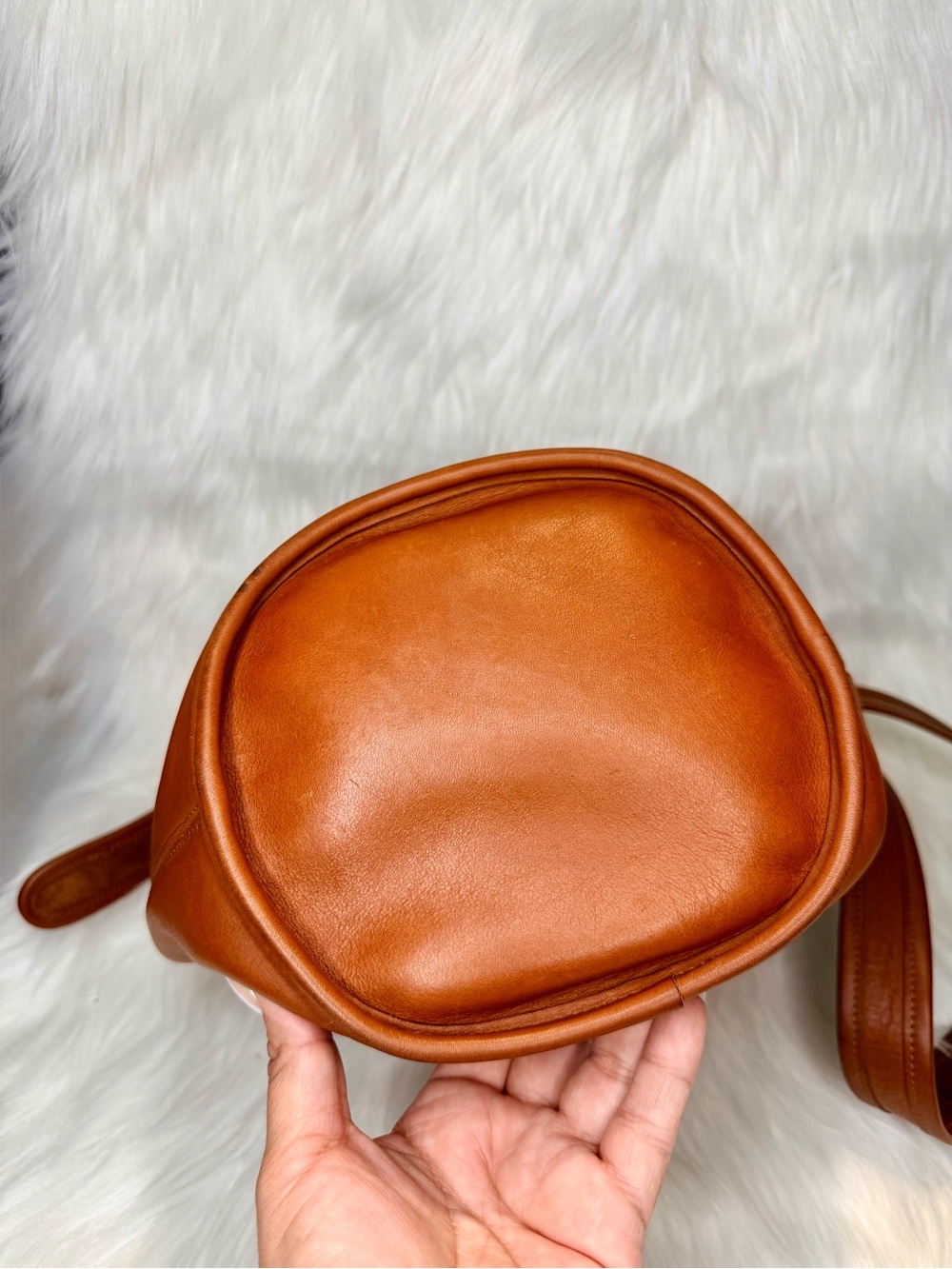 Classic 9953 Bucket Leather Shoulder Bag in brown - Picture 4 of 8